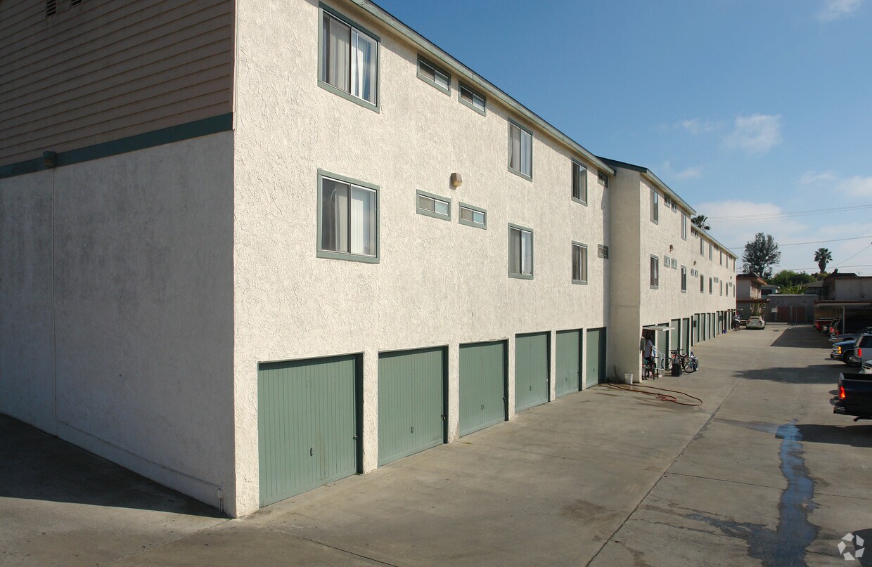 Building Photo - Mesa Breeze Apartments