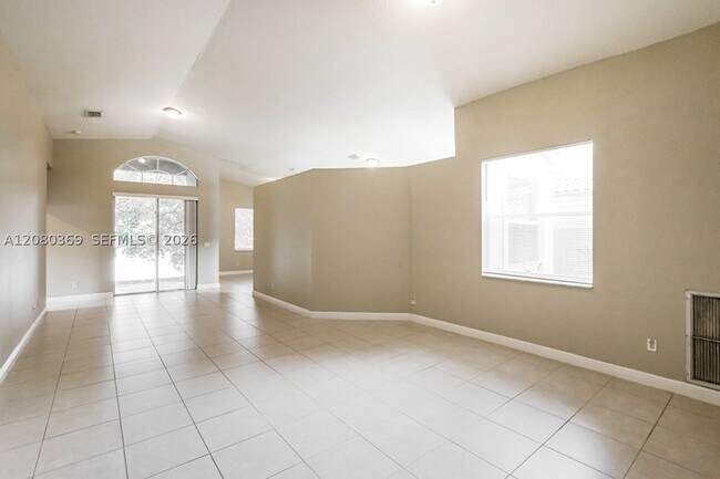 Building Photo - 5221 SW 141st Ave