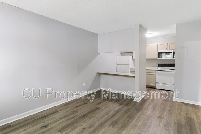 Building Photo - 1605 N Willow Rd