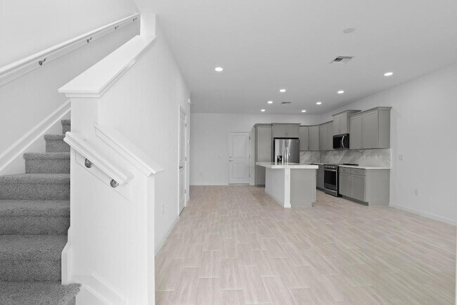 Foto del edificio - 4616 Longwood Lk Sq