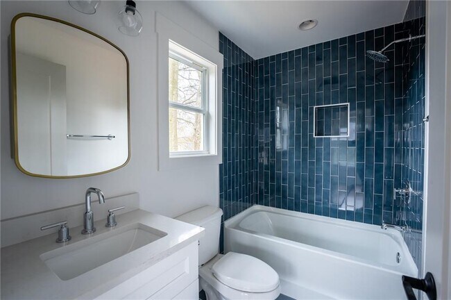 Foto del edificio - 465 Hemlock Cir SE
