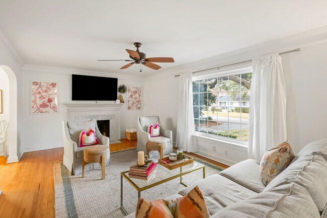 Foto del edificio - 3BD/3BA PLUS LOFT AND DETACHED ADU Located in SOUTH WINDAMERE-Available May 1, 2026!