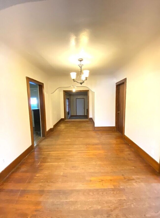Building Photo - 3 BED 2 BATH NEAR OU MEDICAL CENTER
