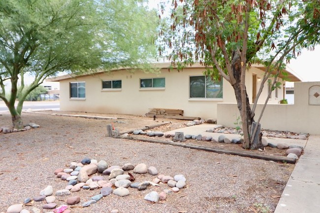 Building Photo - 111 s hardy drive # 4, tempe az