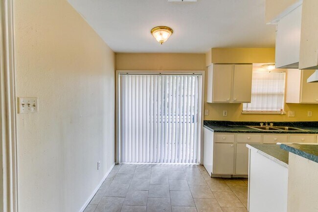 Building Photo - 14415 Insley St