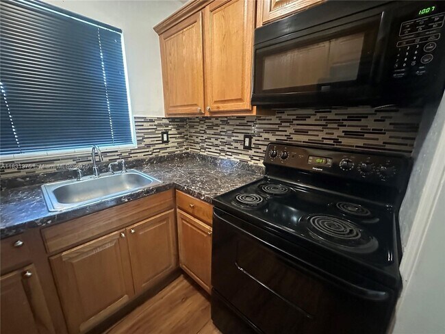 Foto del edificio - 5420 NE 22nd Terrace