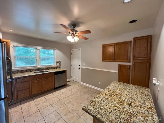Foto del edificio - 514-516-516 Carmine Ave