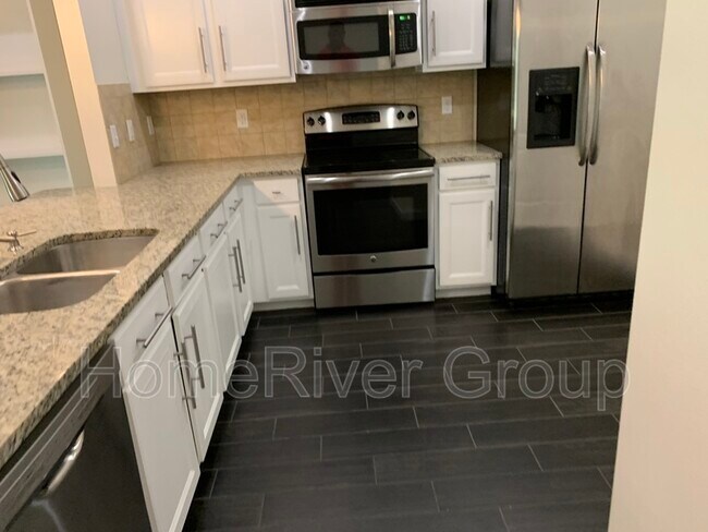 Foto del edificio - 8333 Pine River Rd