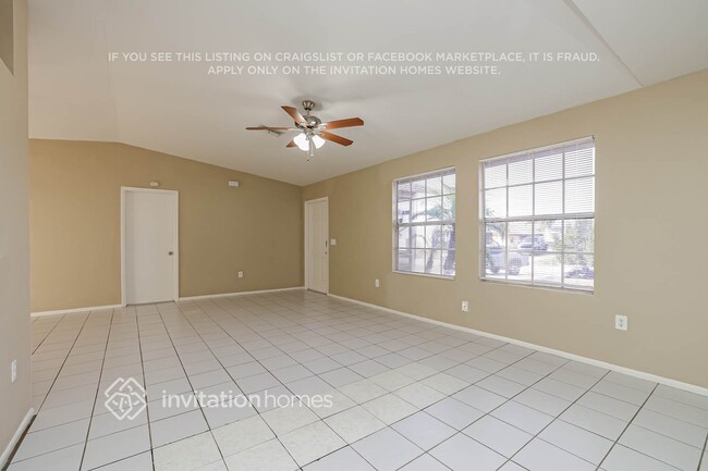 Foto del edificio - 8012 Cypress Dr N