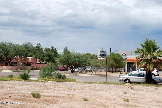 Foto del edificio - 1604 E 10th St
