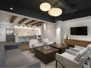 Building Photo - 912 N State St