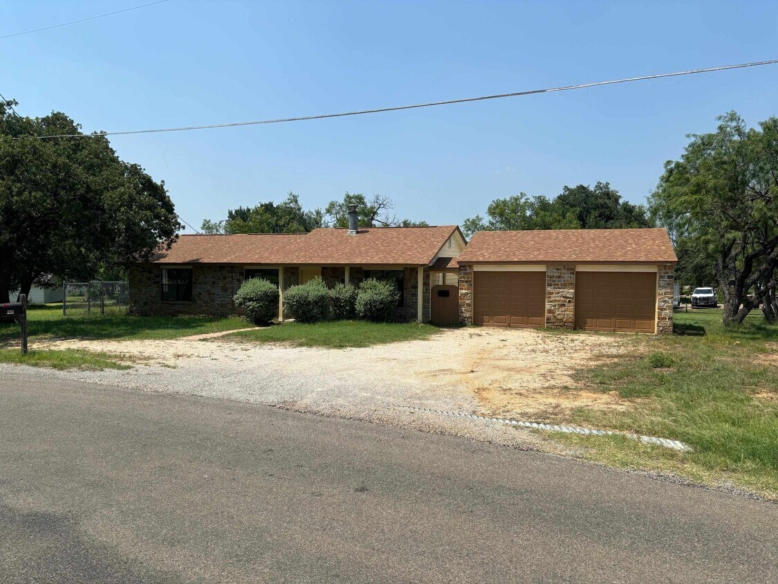 Foto del edificio - 3211 Oak Ridge Dr