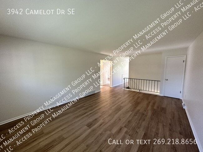 Building Photo - 3942 Camelot Dr SE
