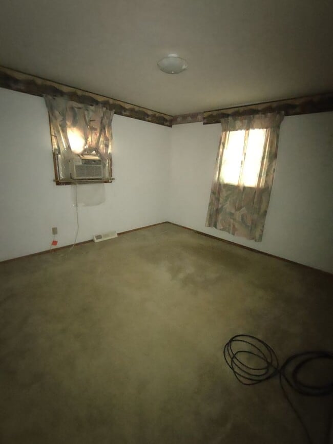 Building Photo - Brick Home For Rent