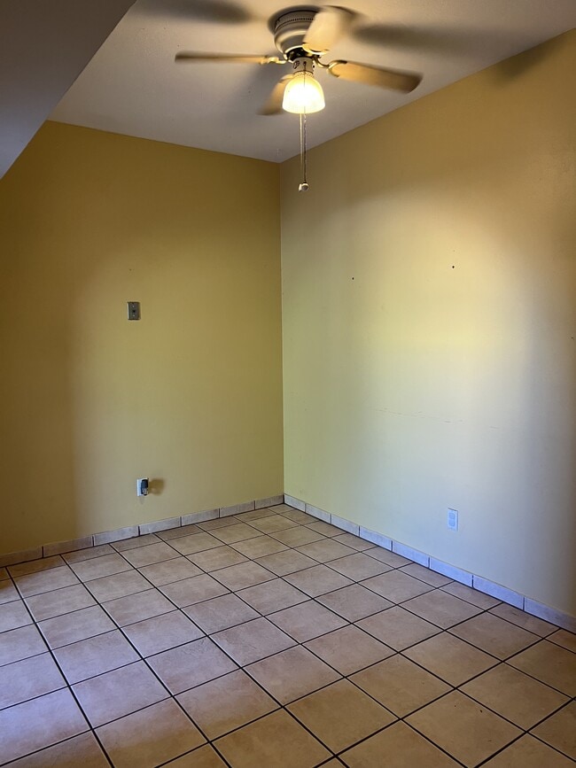 Building Photo - 4145 N Via Villas