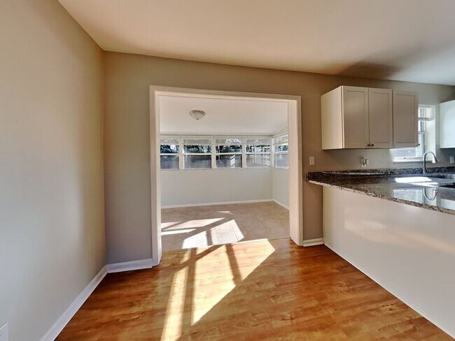 Building Photo - 3525 Cesery Blvd