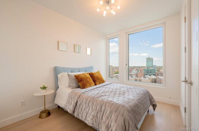 Foto del edificio - 136-18 Maple Ave
