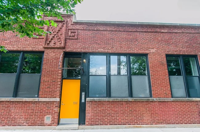 RAVENSWOOD - BEAUTIFUL AND LARGE LOFT FOR ... - RAVENSWOOD - BEAUTIFUL AND LARGE LOFT FOR ...