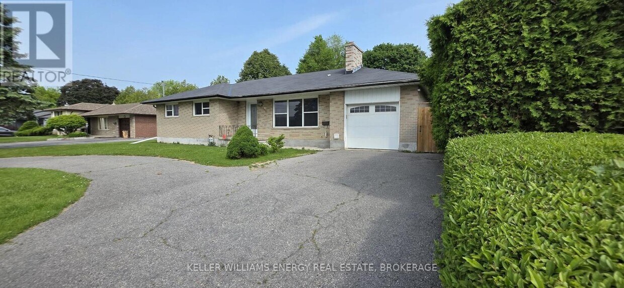 Primary Photo - 316 Rossland Rd W