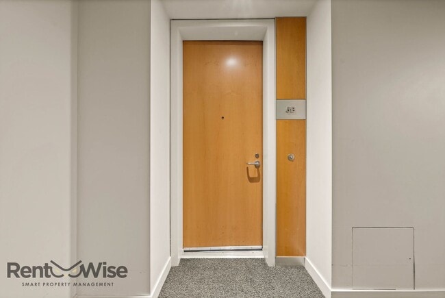 Building Photo - 501 Beale St