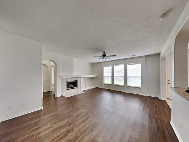Foto del edificio - 1120 Sunset Lakes Dr