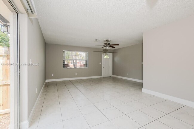 Building Photo - 432 Perry Ave