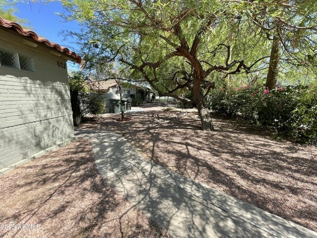 Building Photo - 602 E San Juan Ave