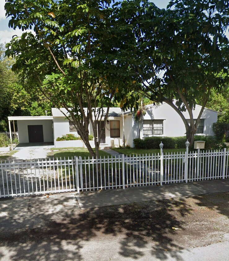Foto principal - 1185 NE 127th St