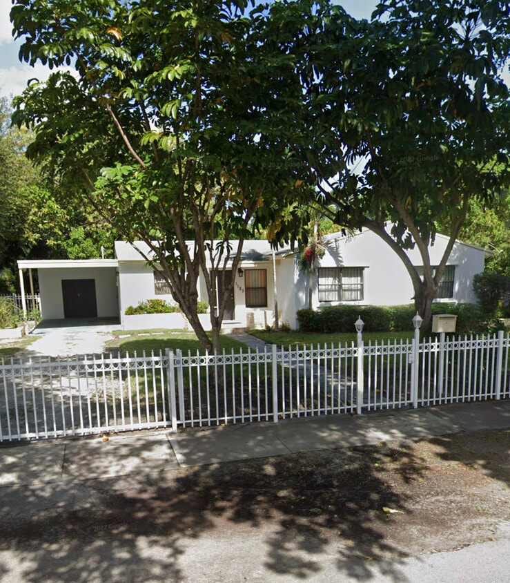 Primary Photo - 1185 NE 127th St