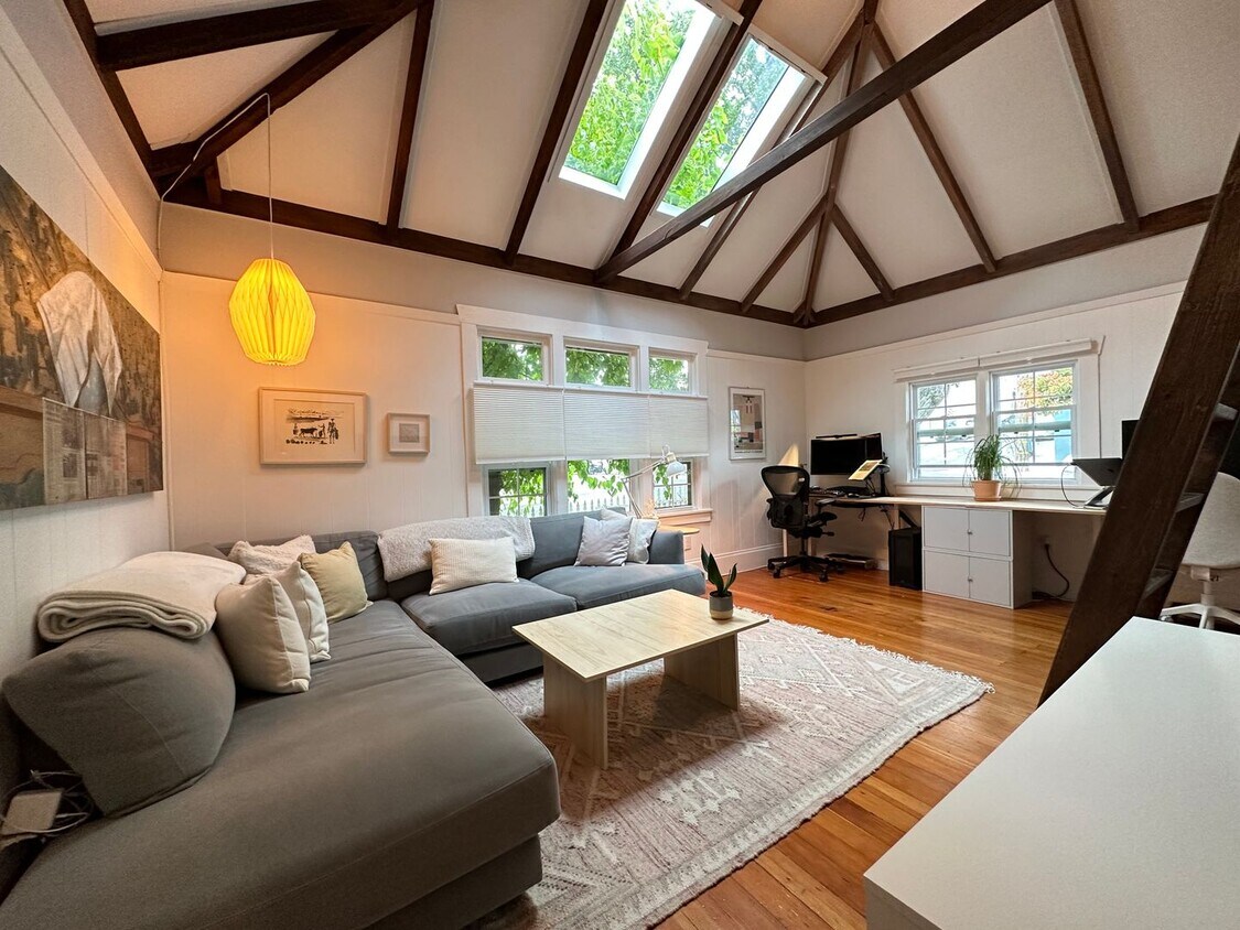 Primary Photo - Beautiful 1BR+/1BA Fully Detached Home w/P...