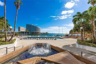 Building Photo - 801 Brickell Bay Dr