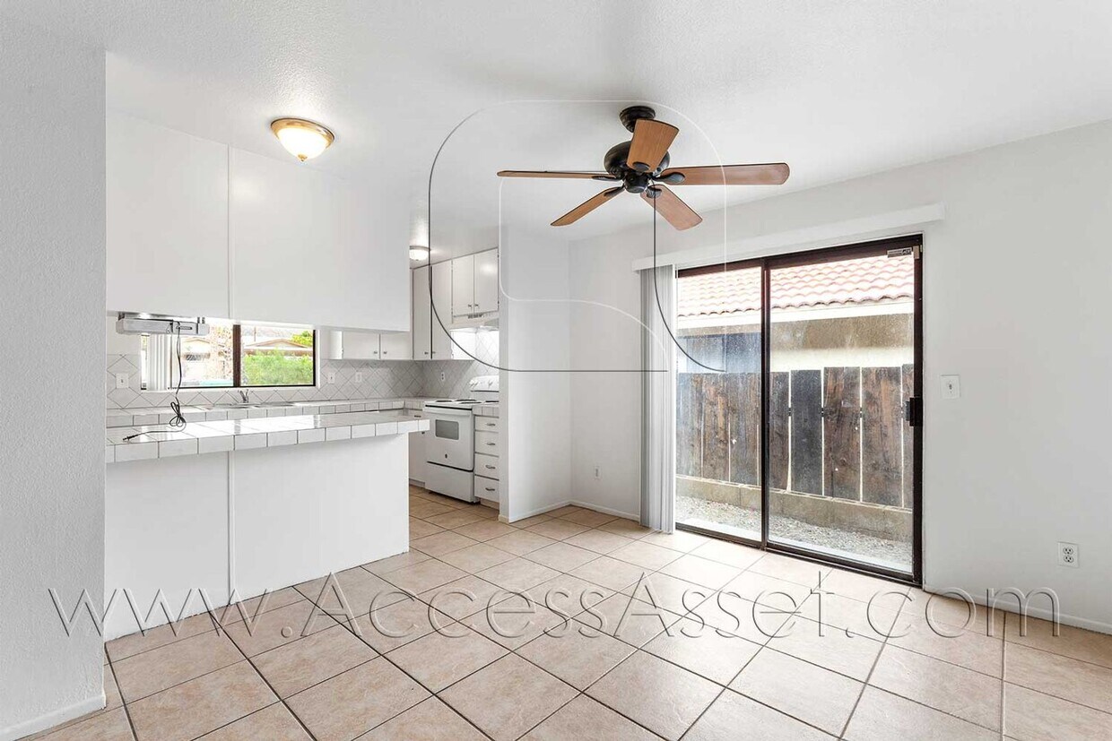 Primary Photo - Spacious 3 Bed/2 Bath Home With Breathtaki...
