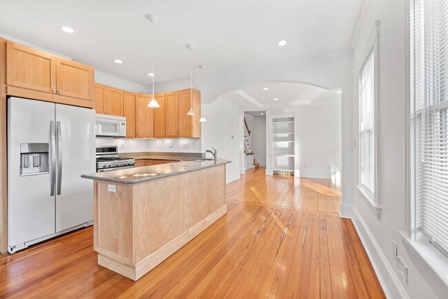 Building Photo - 30 Healey St
