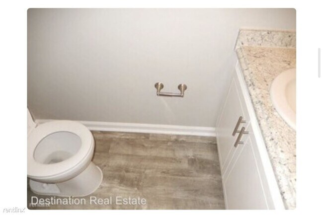 Building Photo - 2 br, 2.5 bath Townhome - 4887 Old Bainbri...
