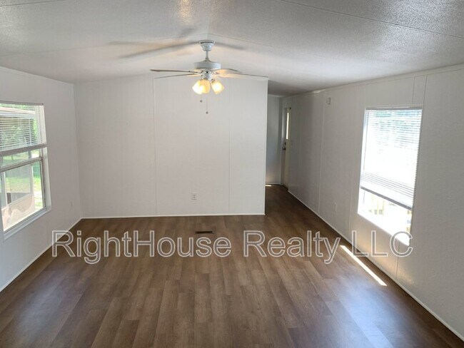 Foto del edificio - 35402 Lake Bradley Drive