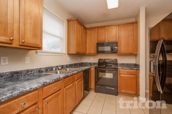 Building Photo - 605 Kaylins Ct SW