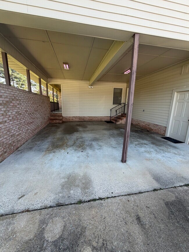 Foto del edificio - 1071 W Edwards Street Ext