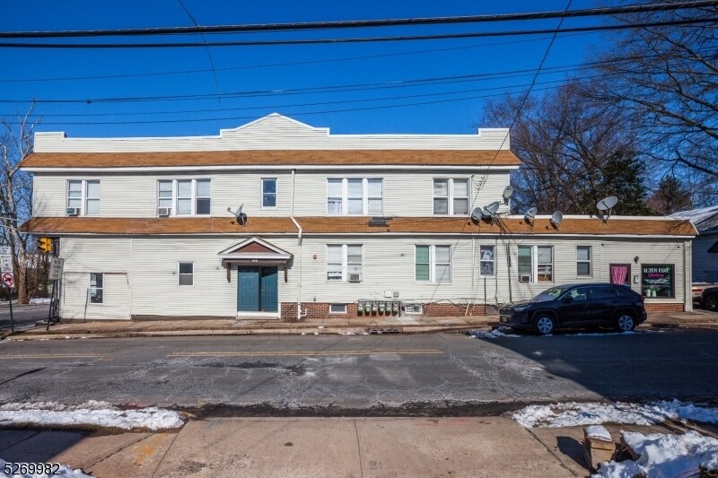 Primary Photo - 110 Hilton Ave