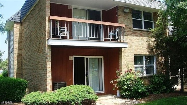 Building Photo - 808 Eves Dr