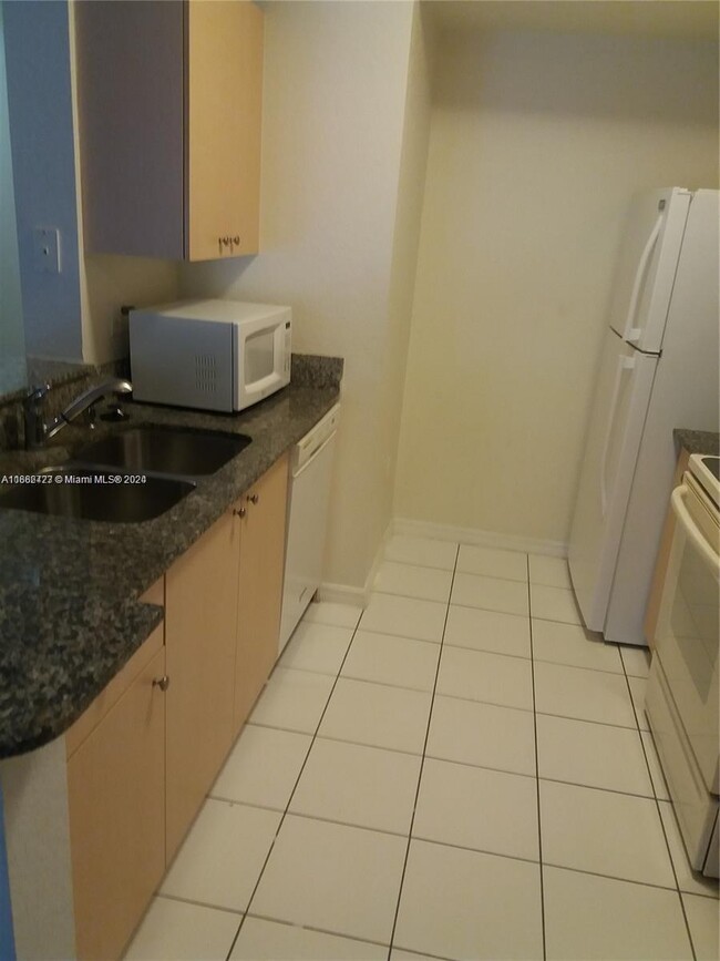 Foto del edificio - 2589 Centergate Dr
