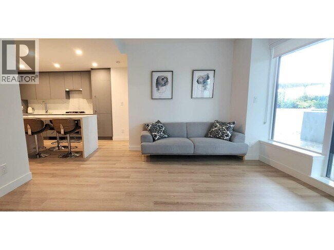 Photo du bâtiment - 5250 McNaughton Rd