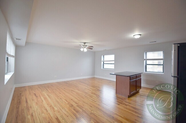 Foto del edificio - 7626 N Marshfield Ave
