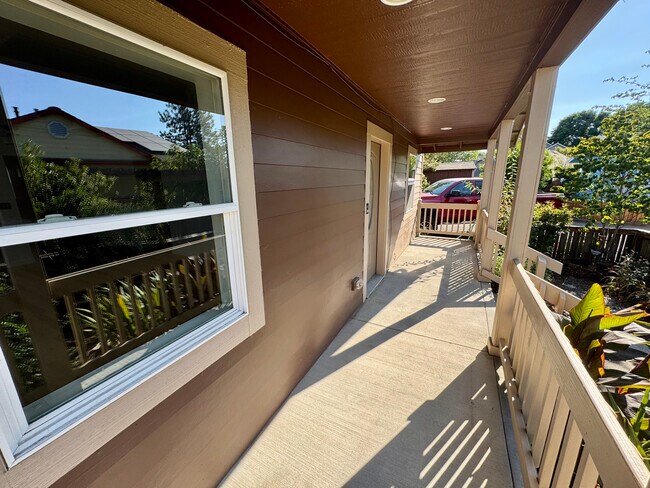 Building Photo - 1094 NE Conifer Blvd
