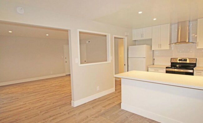 Building Photo - 3466 Paxton Ave