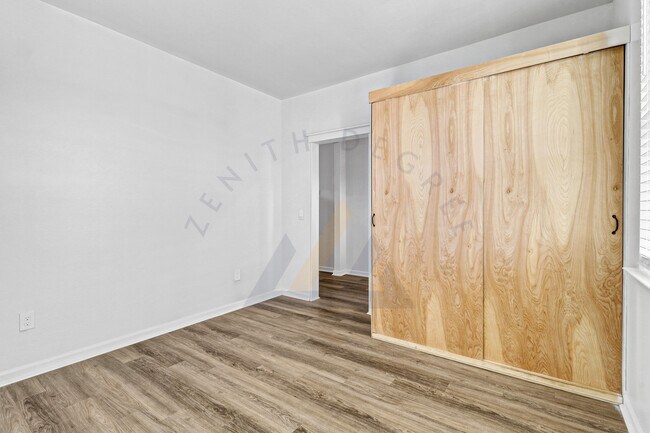 Foto del edificio - 120 Hiatus Ct