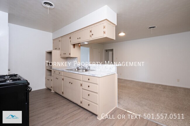 Foto del edificio - Charming 3-Bedroom + Bonus Room Home in Qu...