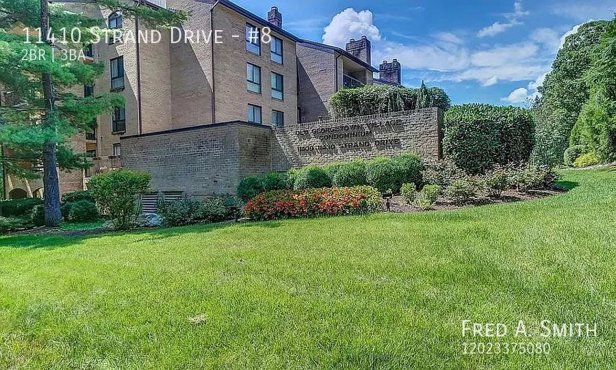 Primary Photo - 2 Level Condo Available Now in North Bethe...