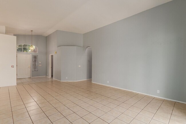 Foto del edificio - 2 Bedroom, 2 Bathroom with 2 Car Garage in...