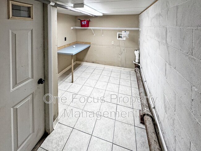 Foto del edificio - 212 S Summit St