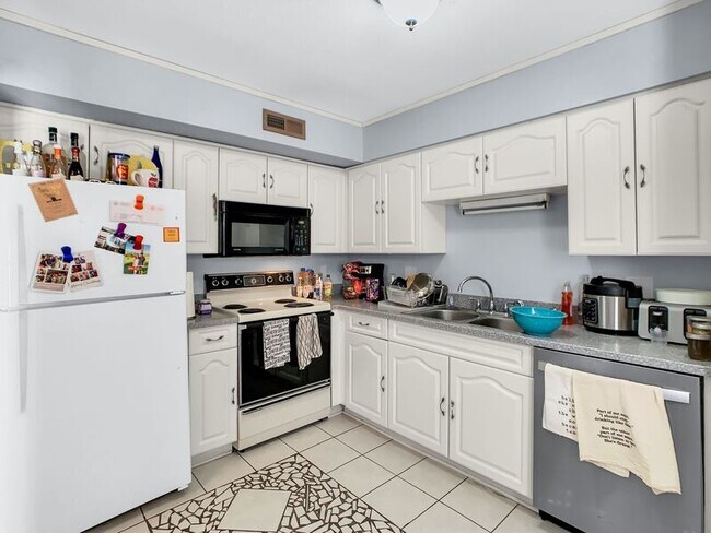 Foto del edificio - 1745 Jack Warner Pkwy